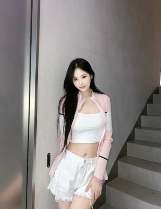 熊大36c，鲍鱼粉嫩，小穴紧